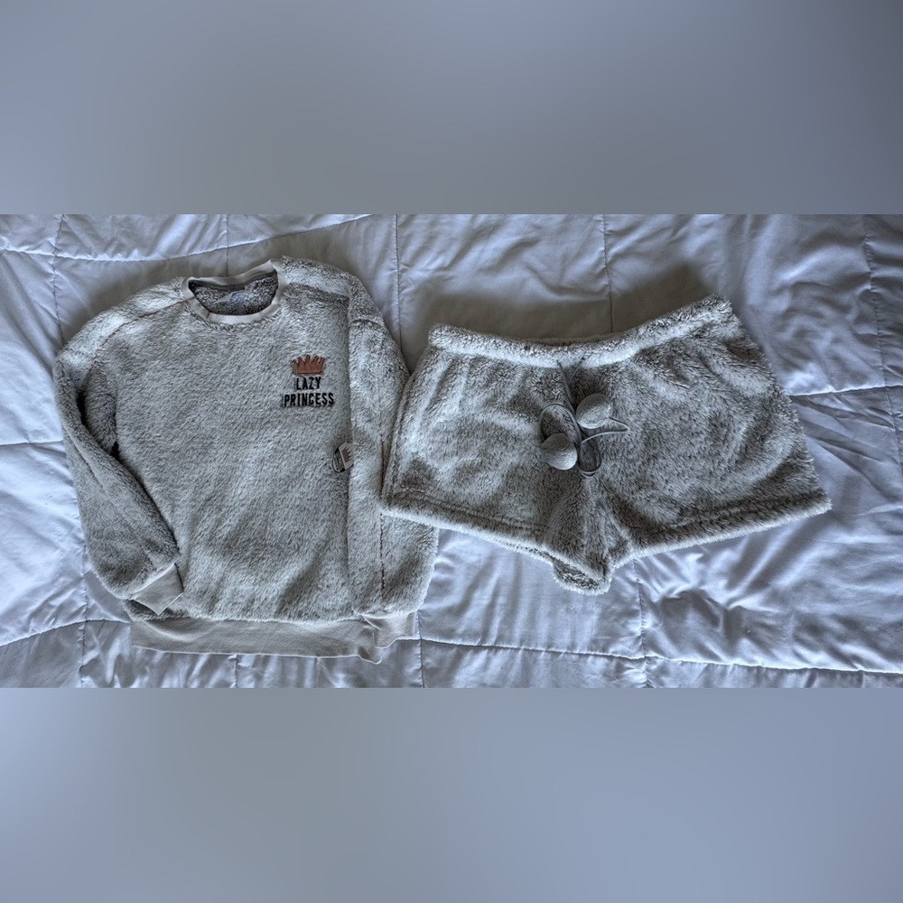 Secret Treasures Long sleeve lazy princess pajamas set